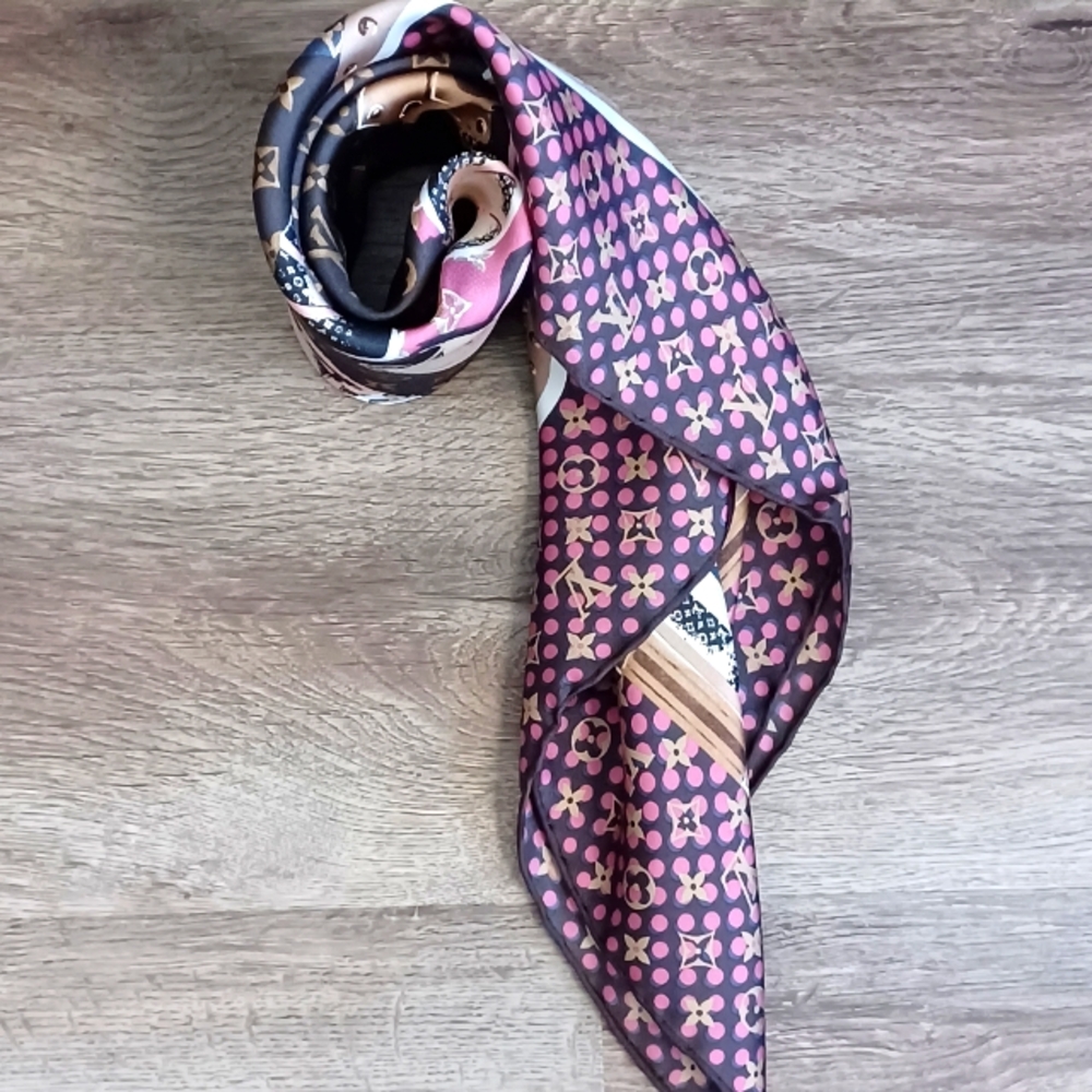 Authentic Louis Vuitton Multicolor 100% Silk Scarf - Picture 3 of 10